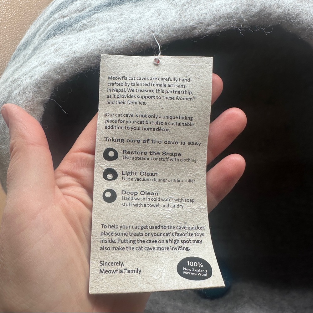 NWT Meowfia handmade wool cat cave with felt ball - size large - Picture 9 of 16